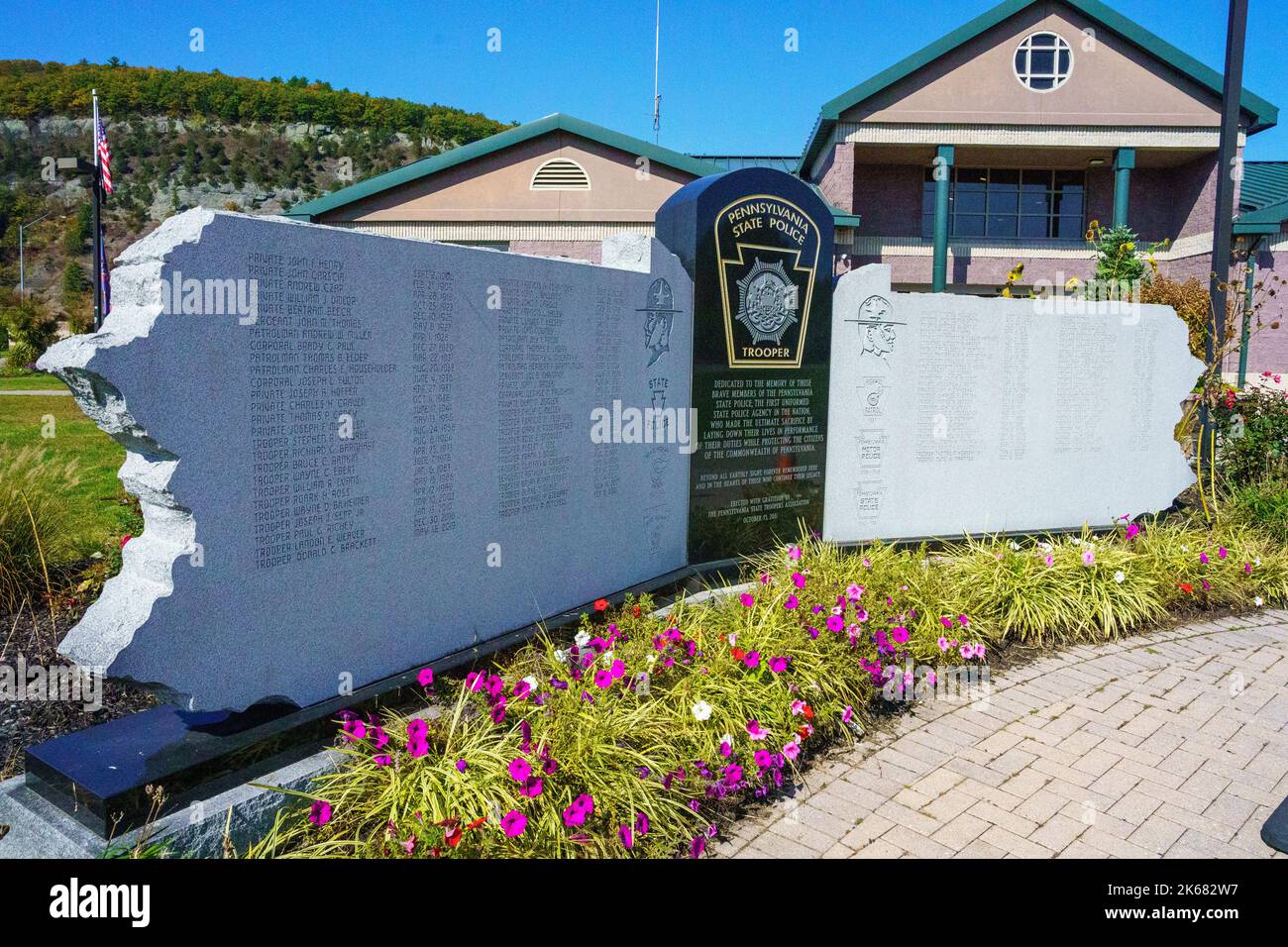Matamoras, PA, USA – 11. Oktober 2022: Pennsylvania State Police Memorial für gefallene Soldaten im Welcome Center in Matamoras. Stockfoto
