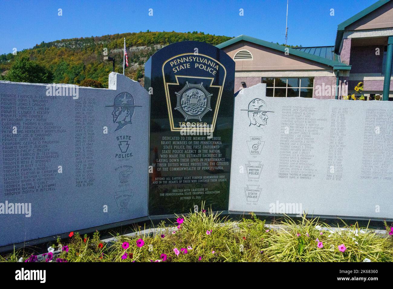Matamoras, PA, USA – 11. Oktober 2022: Pennsylvania State Police Memorial für gefallene Soldaten im Welcome Center in Matamoras. Stockfoto