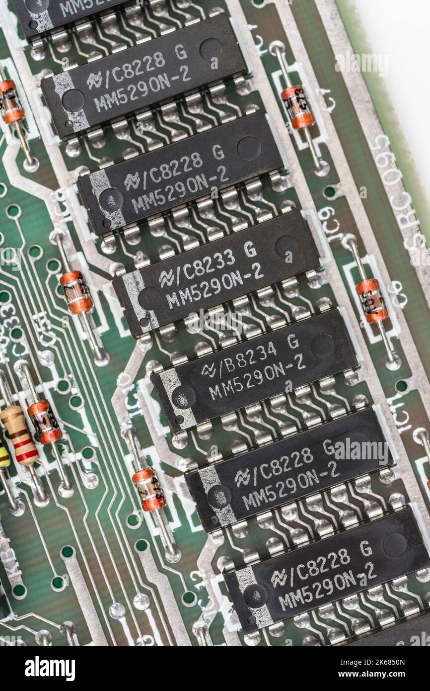National Semiconductor Corporation 16384-Bit Dynamic RAM Speicherchips auf Sinclair ZX Spectrum Hauptplatine der Serie 2. Berühmter alter britischer Heimcomputer Stockfoto