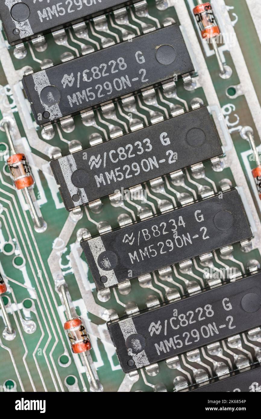 National Semiconductor Corporation 16384-Bit Dynamic RAM Speicherchips auf Sinclair ZX Spectrum Hauptplatine der Serie 2. Berühmter alter britischer Heimcomputer Stockfoto