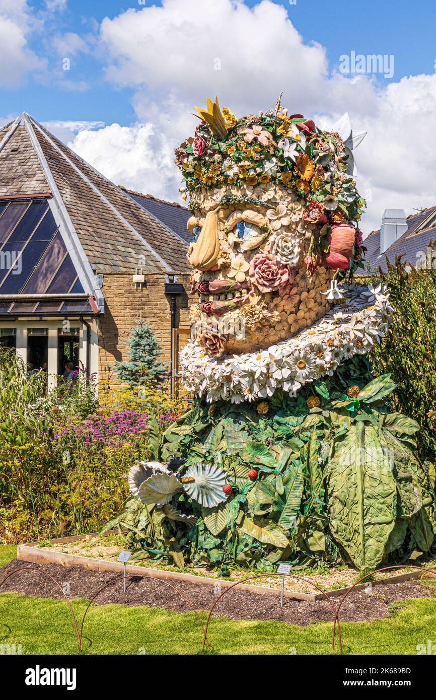 Eine der Skulpturen (Frühling) auf dem Four Seasons Trail von Philip Haas im RHS Garden Harlow Carr in der Nähe von Harrogate, Yorkshire UK Stockfoto