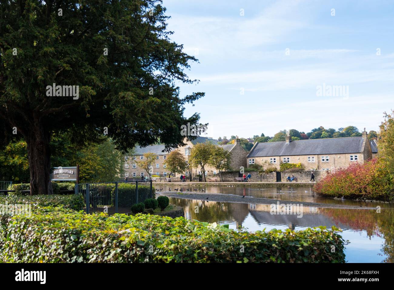 Blick auf Häuser und Gebäude in der Marktstadt Bakewell, im Derbyshire Dales - Peak District National Park Stockfoto