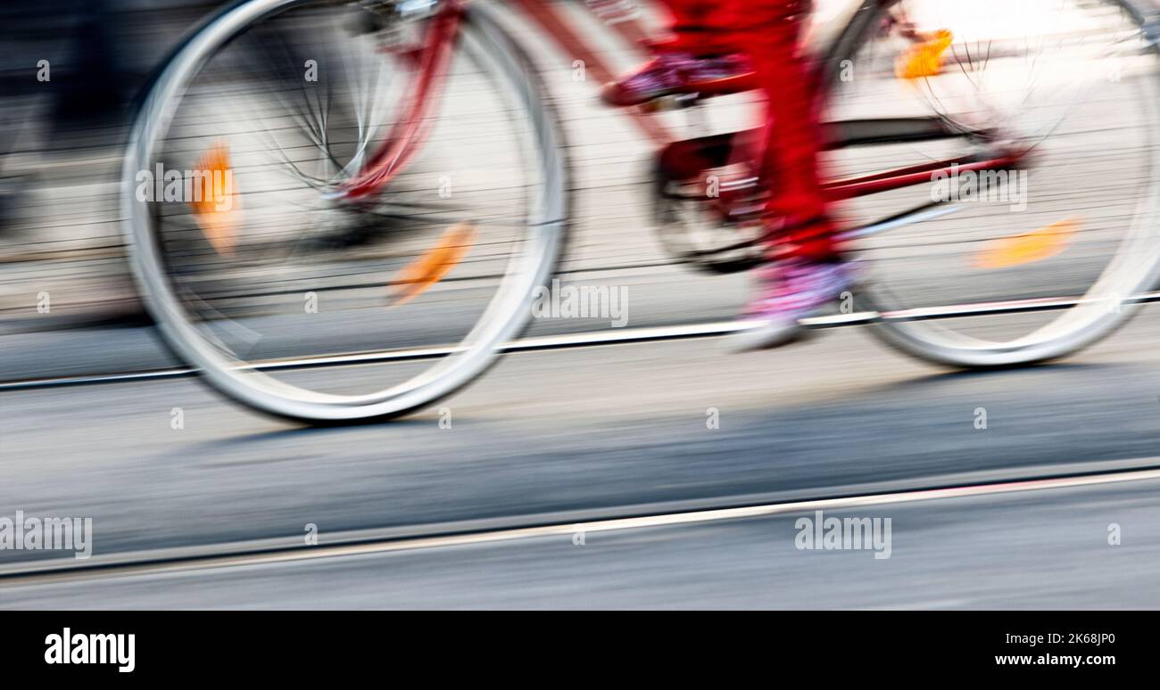 Fahrrad in Bewegung auf einer Straße Stockfoto