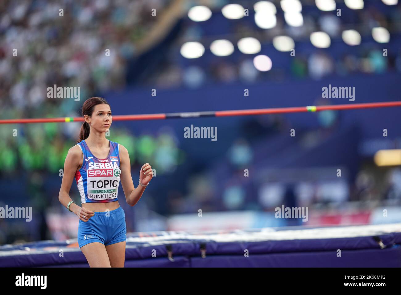 Angelina Topić nimmt am Hochsprung der Leichtathletik