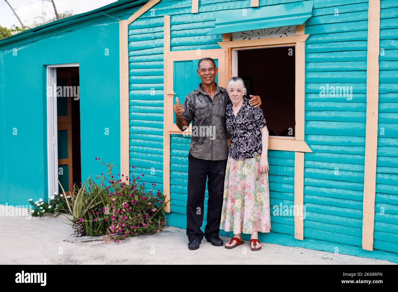 2022.10.04 Dominikanische Republik Anamuya.. PA paar ältere Dominikaner Stockfoto