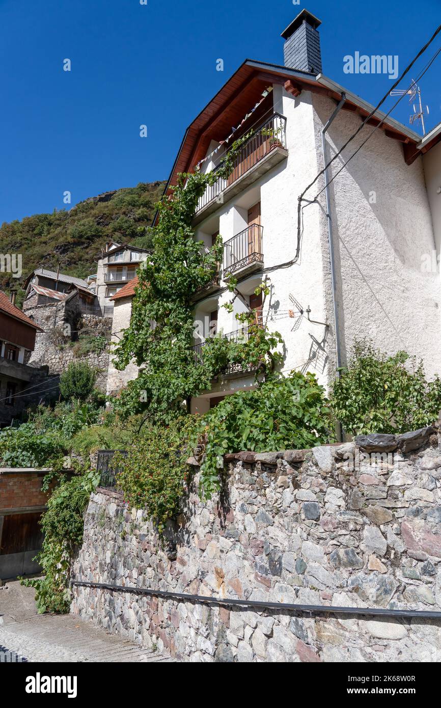 Traditionelle spanische Bergwohnungen, Pyrenäen, Spanien Stockfoto