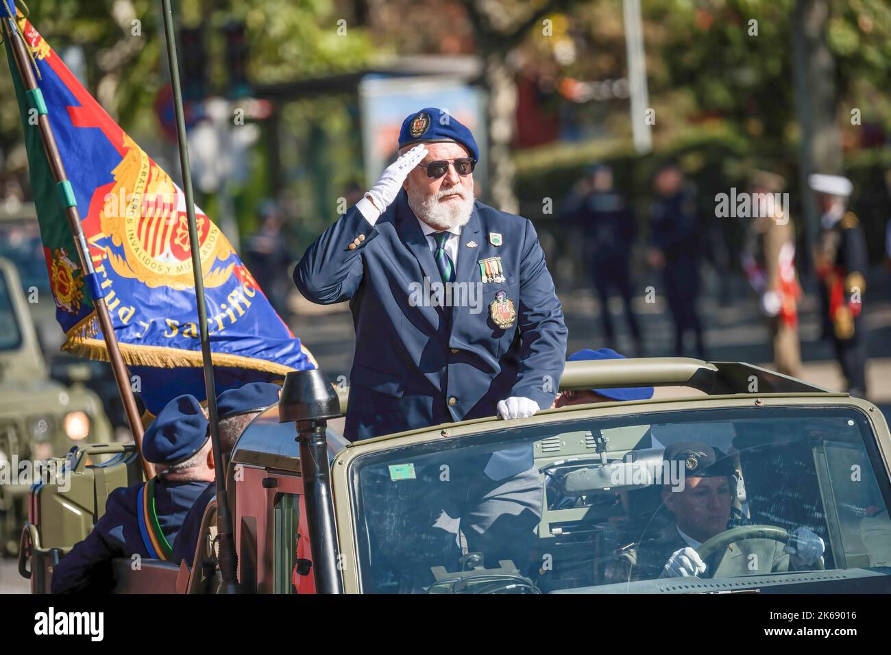 Madrid, Spanien. 12. Oktober 2022. Hochrangiges Militär, das während der Parade zum Hispanic Day in Madrid gesehen wurde. Spanien feiert seinen Nationalfeiertag am 12. Oktober, dem Tag, an dem Christoph Kolumbus zum ersten Mal auf dem amerikanischen Kontinent ankam. Der Hispanic Heritage Day wird mit einer Militärparade auf dem Paseo de la Castellana in Madrid in Anwesenheit von König Feldén VI. Und allen politischen Akteuren Spaniens gefeiert. (Foto von Diego Radames/SOPA Images/Sipa USA) Quelle: SIPA USA/Alamy Live News Stockfoto