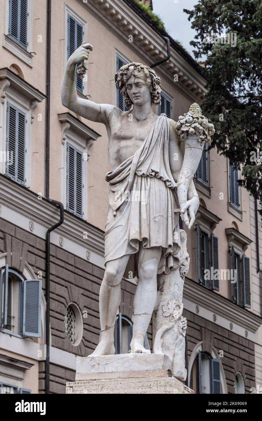 ROM, ITALIEN - 02. DEZEMBER 2019: Statuen în auf dem Platz des Volkes ( Piazza del Popolo ) , in Rom, Italien Stockfoto