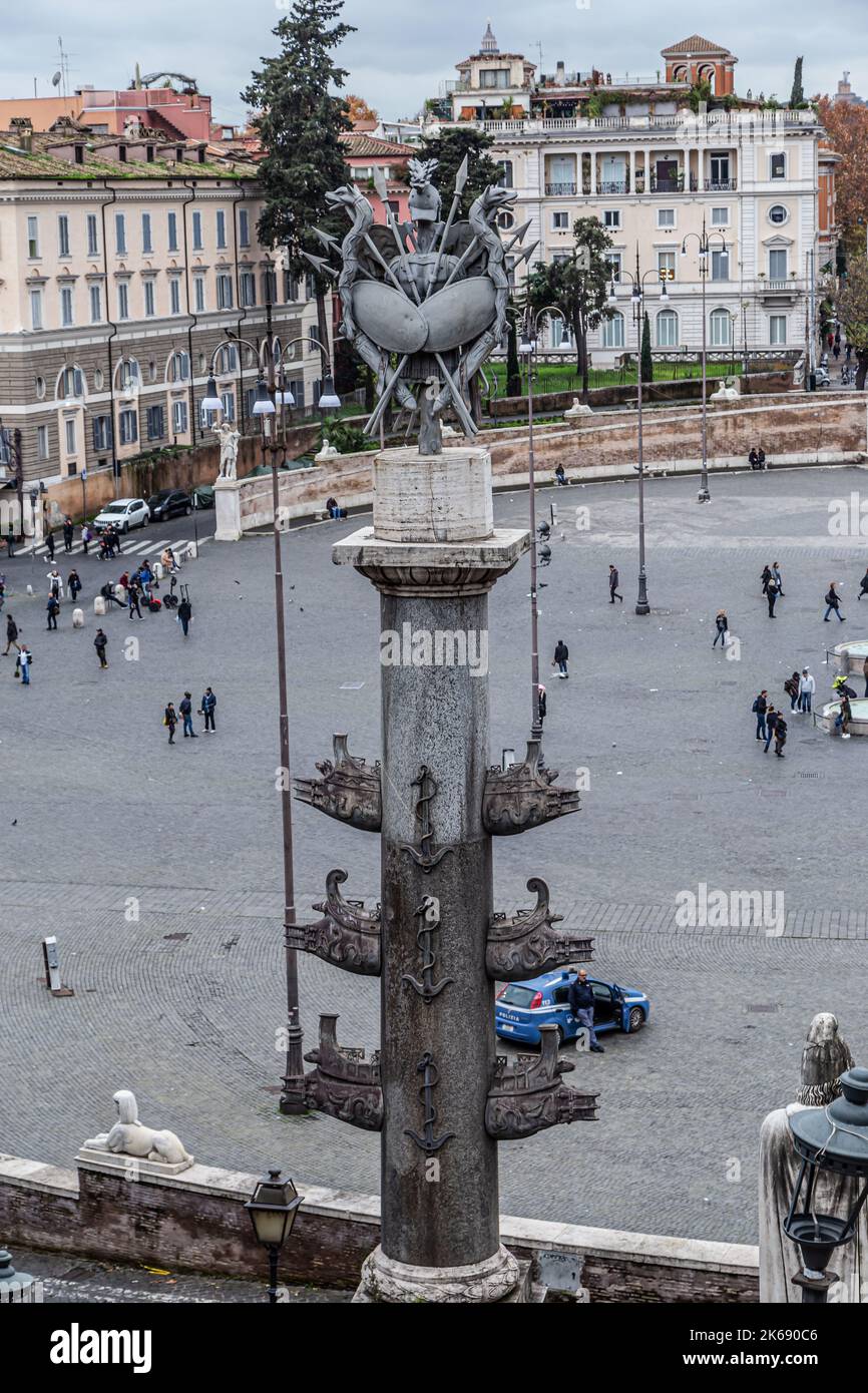 ROM, ITALIEN - 02. DEZEMBER 2019: Statuen în auf dem Platz des Volkes ( Piazza del Popolo ) , in Rom, Italien Stockfoto