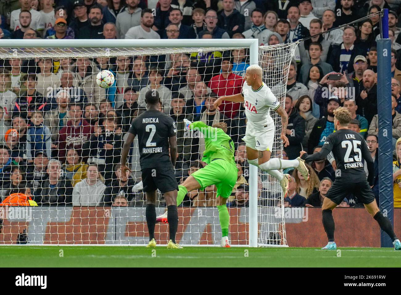 White Hart Lane, Großbritannien. 12. Oktober 2022. Richarlison (9) von