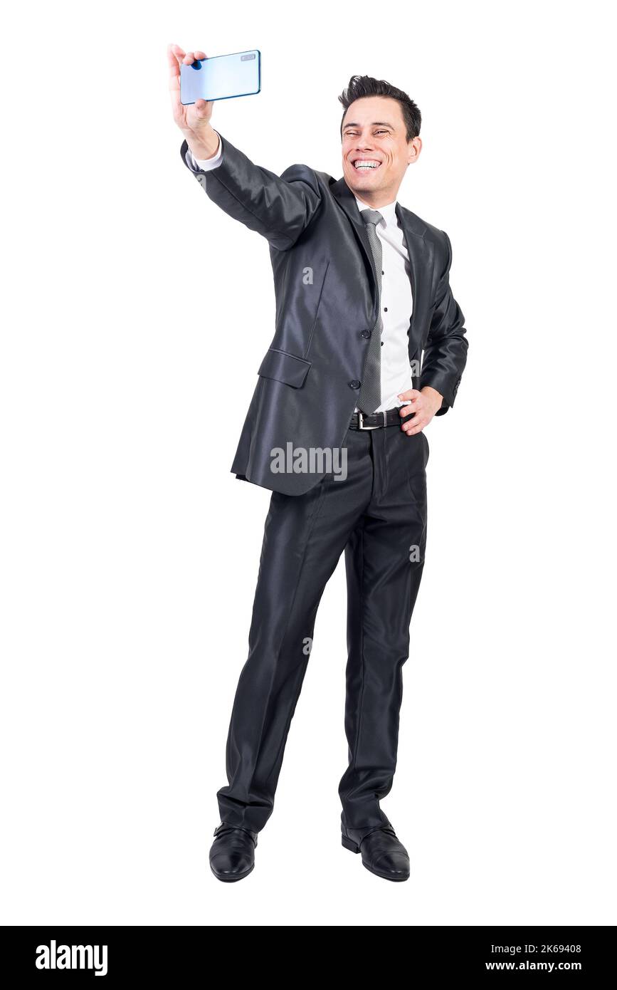 Positiver Geschäftsmann nimmt Selfie auf weißem Hintergrund Stockfoto