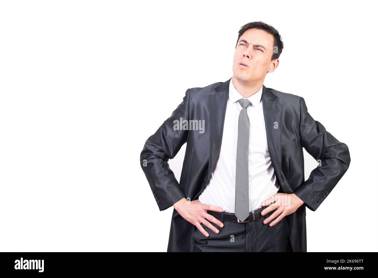 Konzentriertes männliches Schielen beim Nachdenken über das Problem Stockfoto