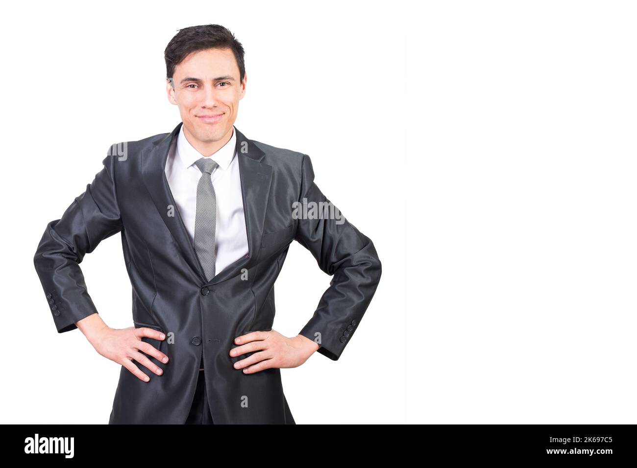 Optimistischer Mann im Anzug mit Händen auf der Hüfte Stockfoto