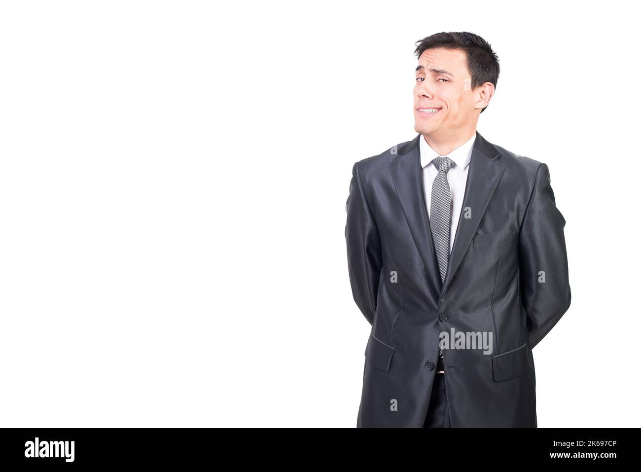 Arroganter Mann im eleganten Anzug im Studio Stockfoto
