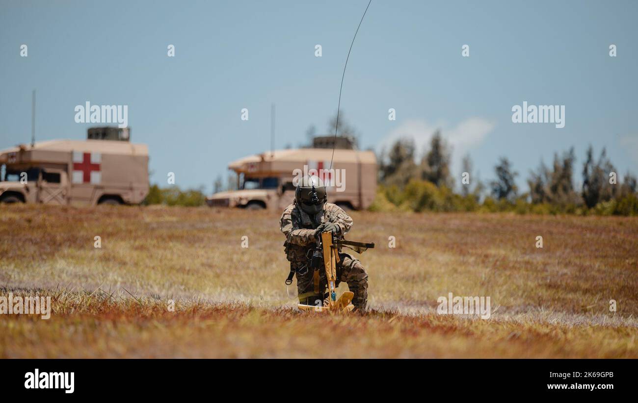 Soldaten, die dem Kampfteam der Infanteriebrigade 2. zugewiesen wurden, nehmen an verschiedenen Missionen der Operation Nakoa Fleek in Schofield Barracks, Hi., Teil Die Operation NAKOA FLEEK ist eine zweiwöchige mehrstufige Übung, die die Fähigkeits-Set-Integration (CSI) der Brigade validieren, tödliche Unternehmen, Truppen und Batterien ausbilden und zertifizieren sowie die Erhaltungskapazität der Krieger in einem dynamischen und komplexen Schlachtfeld gegen einen denkenden und reagierenden Feind ausüben soll. Stockfoto