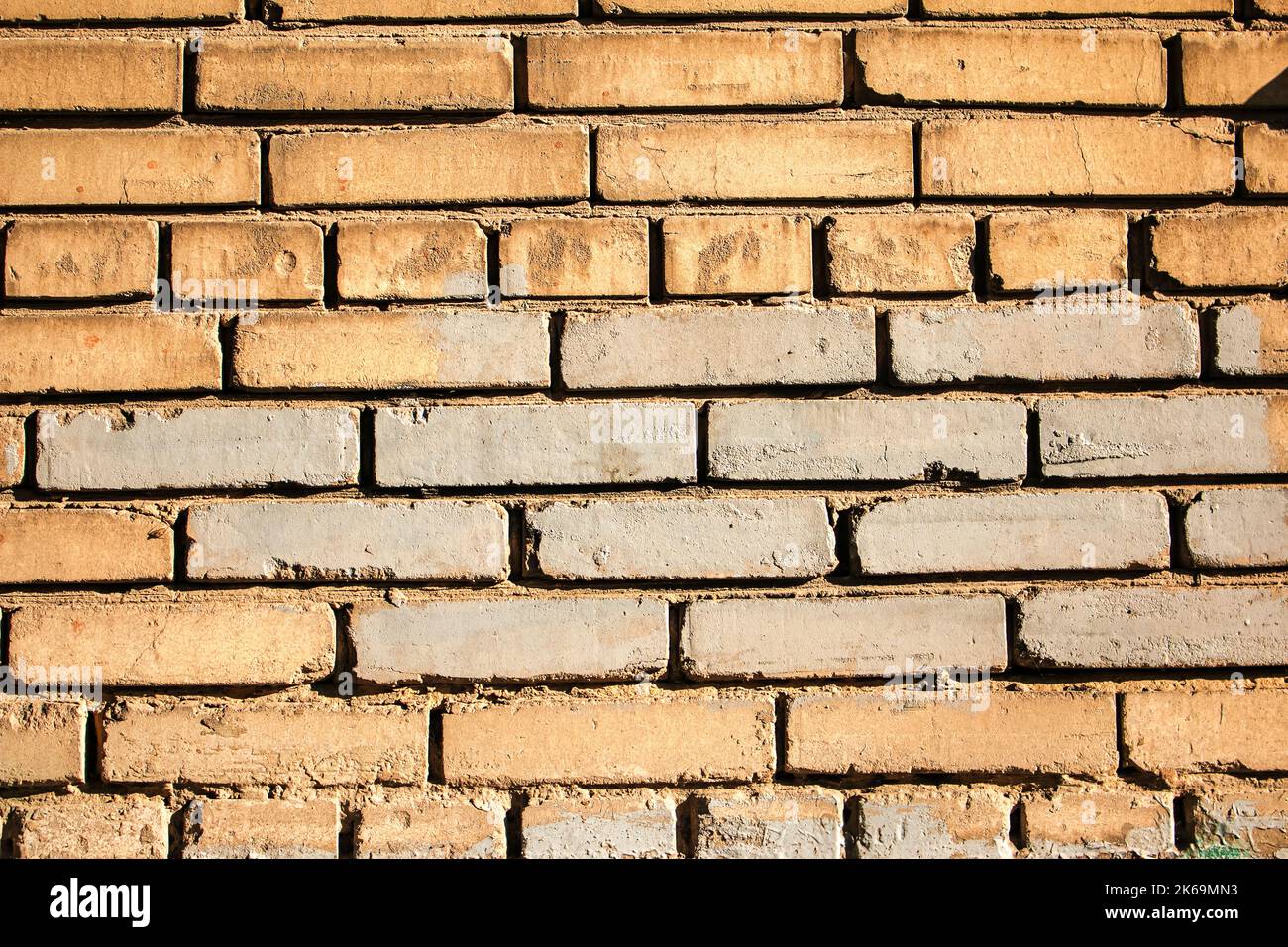 Alte Backsteinmauer Hintergrund, Backsteinmauer Textur, Struktur. Alte gebrochene Ziegel, Zementverbindungen, Nahaufnahme. Konstruktion, Reparatur. Konzept der Verwüstung, dez Stockfoto Alte Backsteinmauer Hintergrund, Backsteinmauer Textur, Struktur. Alte gebrochene Ziegel, Zementverbindungen, Nahaufnahme. Konstruktion, Reparatur. Konzept der Verwüstung, dez Stockfoto