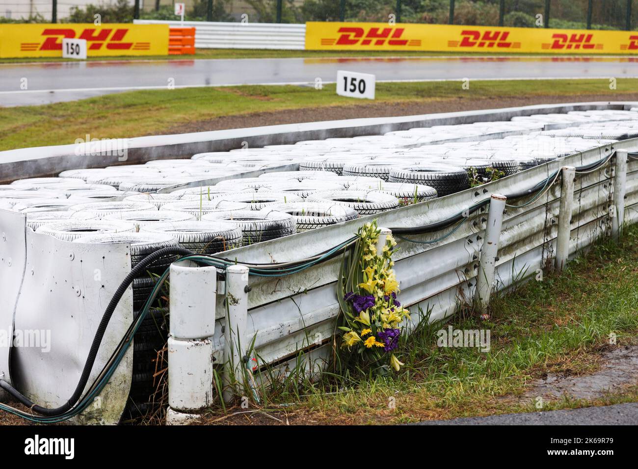 Blumen in Erinnerung an Jules Bianchi, F1 Grand Prix von Japan auf dem Suzuka International Racing Course am 9. Oktober 2022 in Suzuka, Japan. (Foto mit ZWEI HOHEN Bildern) Stockfoto