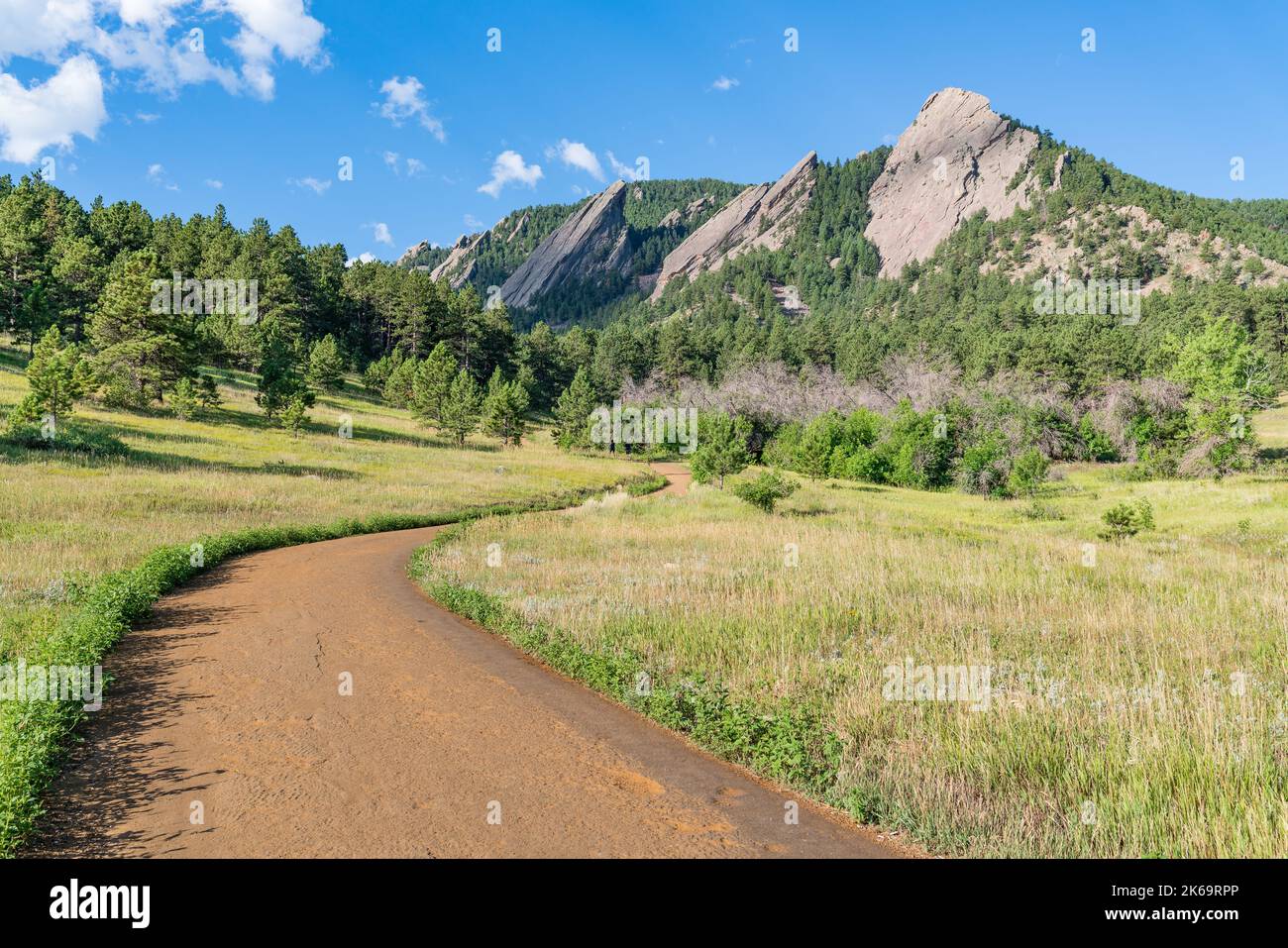 Blick auf die Flatiron Peaks im Chautauqua Park in Boulder, Colorado Stockfoto