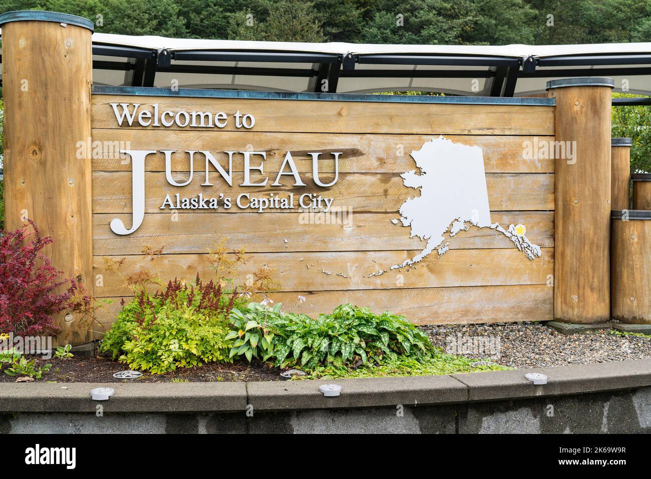 Willkommen im Juneau-Schild am Wasser der Innenstadt von Juneau. Stockfoto