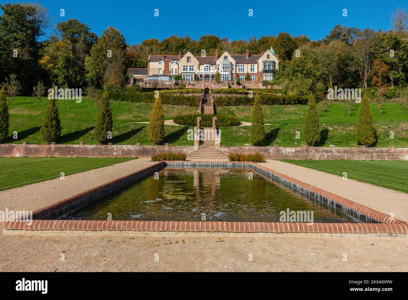 Kearsney Court, Blick von den Russell Gardens, Kearsney Abbey, Kearsney, Dover, Kent, England, Großbritannien Stockfoto
