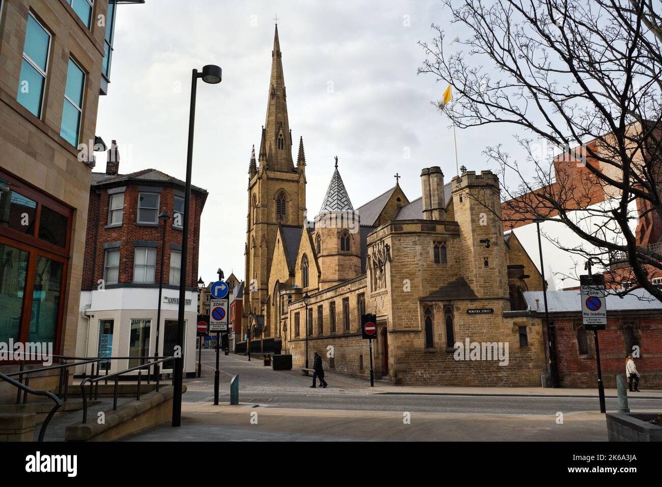 Sheffield römisch-katholische Kathedrale Kirche St. Marie, Stadtzentrum England, Ort der Anbetung Stockfoto