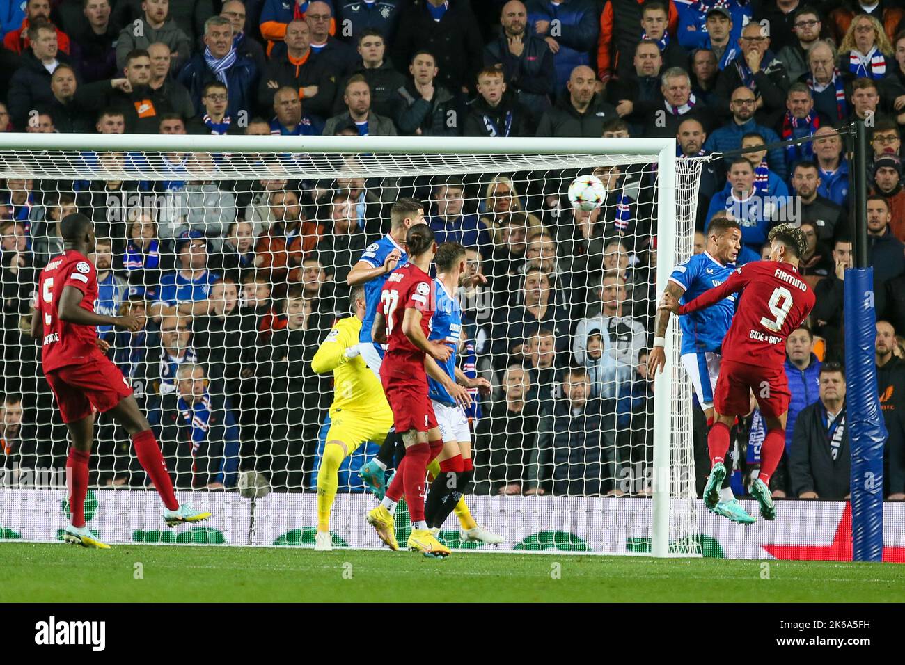 Glasgow, Großbritannien. 12. Oktober 2022. Im zweiten Spiel der Gruppenetappen der Champions League spielen die Rangers FC im Ibrox, dem Heimstadion der Rangers in Glasgow, zwischen diesen beiden Teams den FC Liverpool. Das erste Spiel zwischen diesen beiden Teams in der Champions League, Liverpool gewann 2 - 0. Kredit: Findlay/Alamy Live Nachrichten Stockfoto