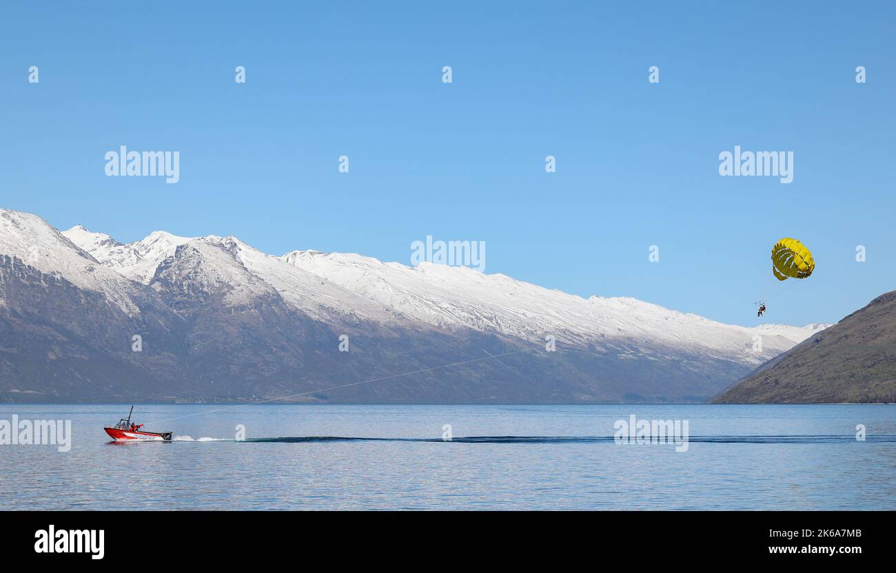 Lake Wakatipu, Queenstown, Neuseeland. Touristen genießen Aktivitäten auf dem Lake Wakatipu, Queenstown, Neuseeland. Stockfoto