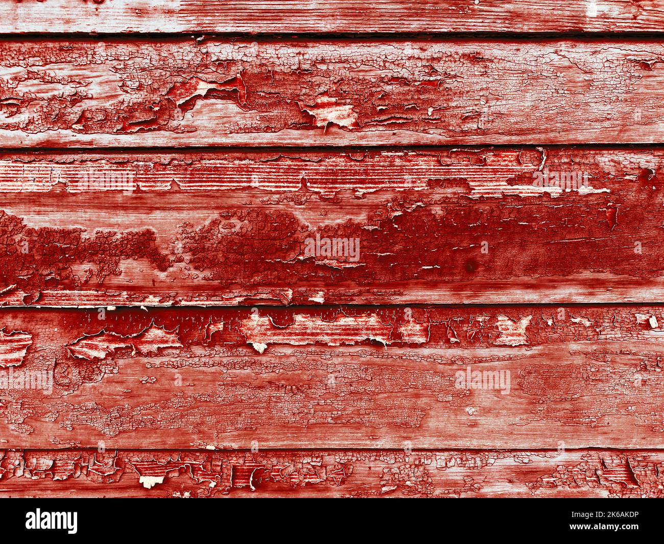 Eine abblätternde Farbe rot Holz Hauswand gemalt Haus verwittert Bretter Hütte Gebäude Hintergrund Schuppen Bord Bauernhof Scheune Bauernhaus Abstellgleis hölzerne Kulisse Stockfoto