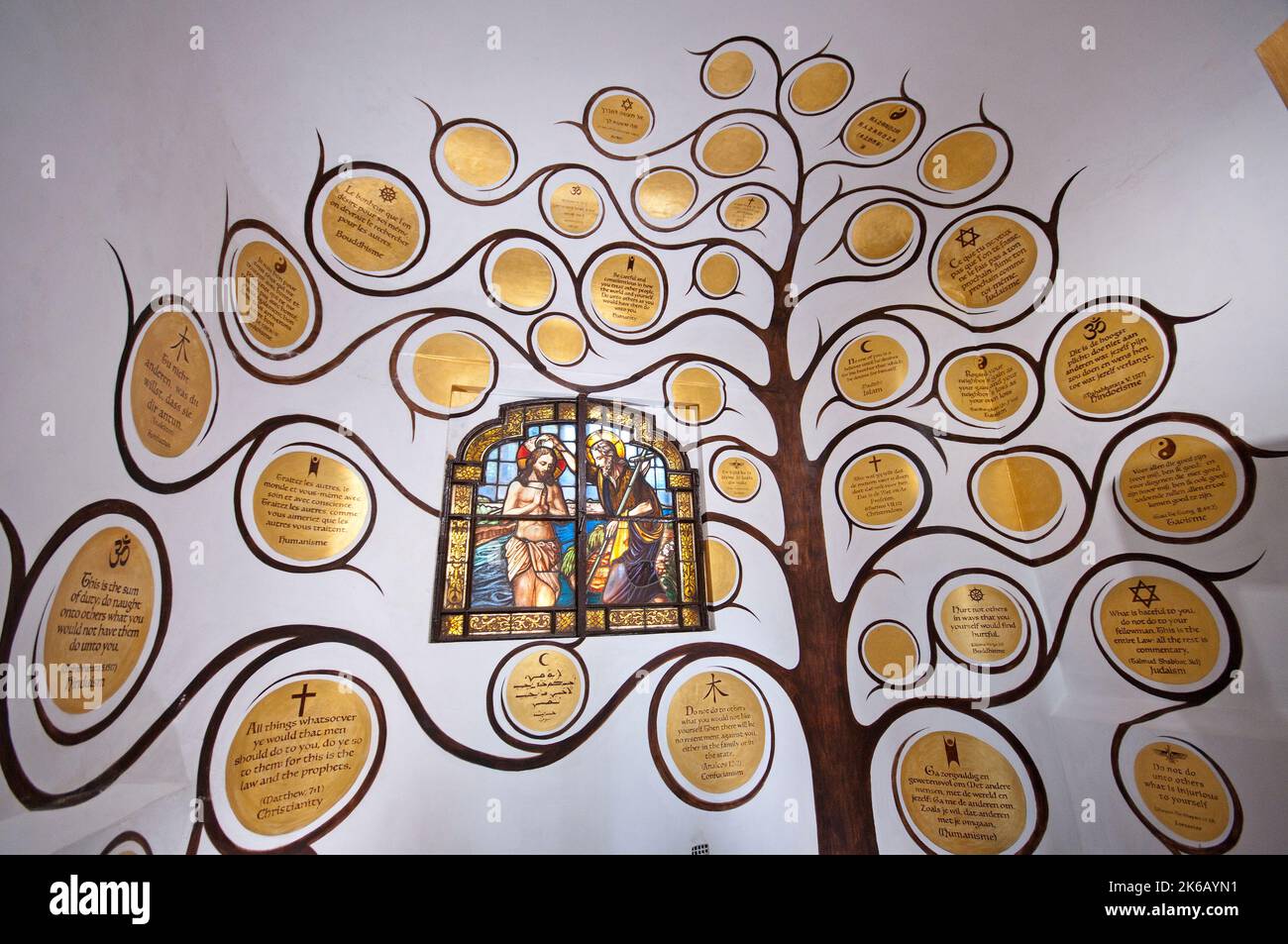 Fresko in der Kapelle der Goldherrschaft in der Kirche des heiligen Johannes des Täufers im Beginenhof, Brüssel, Belgien Stockfoto
