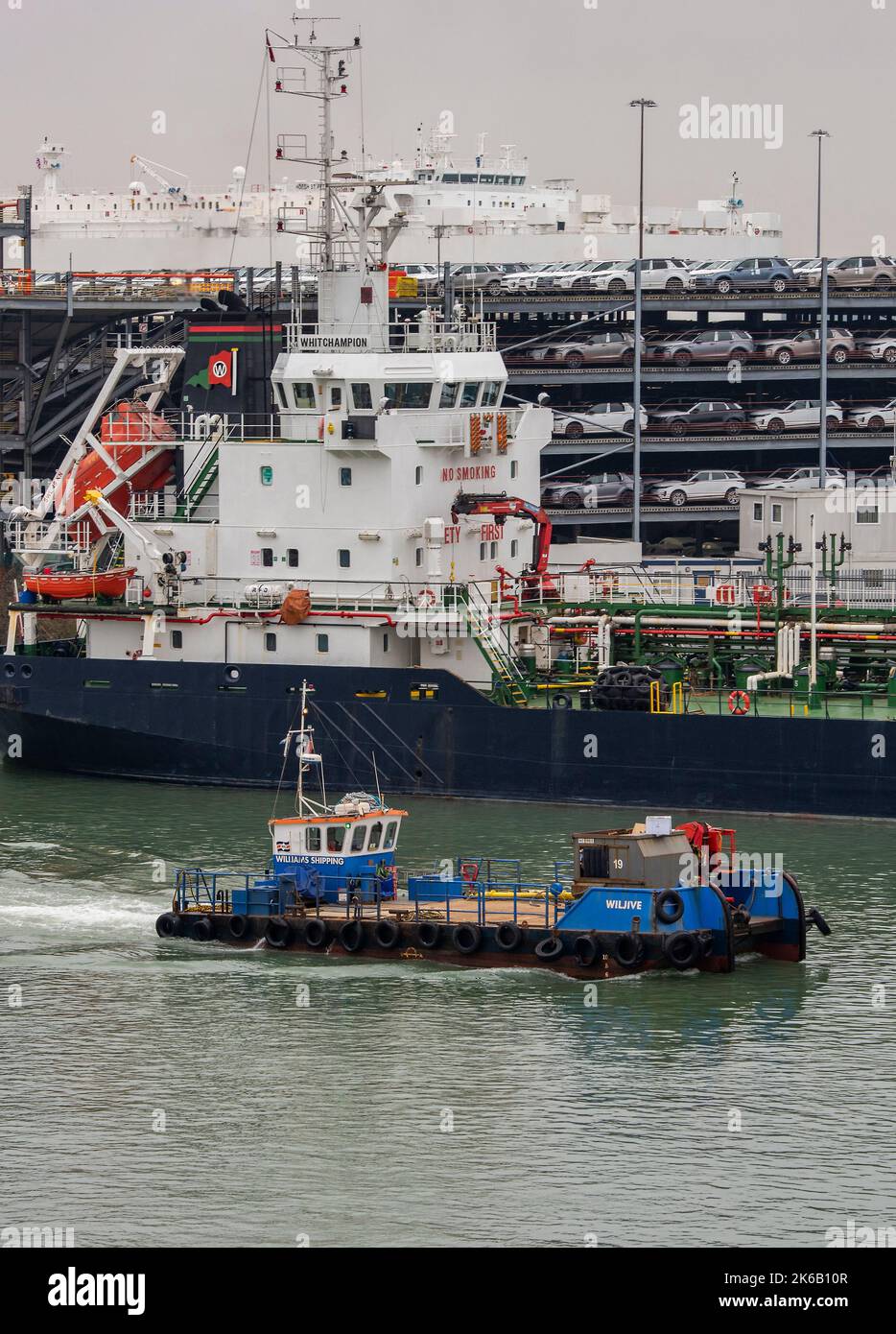 williams verschifft southampton, Arbeitsboot, Wiljive, Meercat Arbeitsboote, Meercat rt15, Feuerzeug, Schlepper, Arbeiter, Hafendienste, southampton Docks Stockfoto