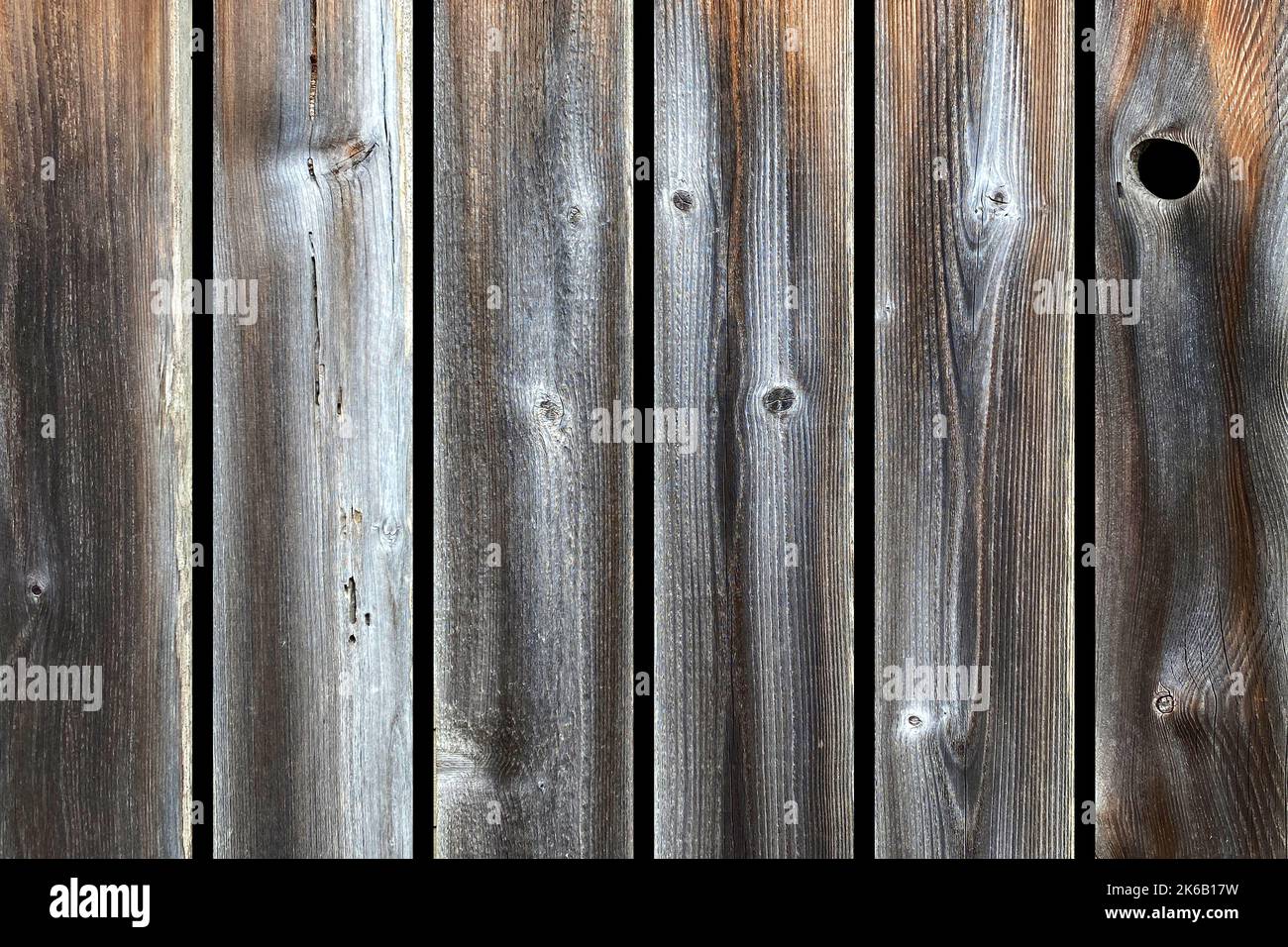 Ein Vintage wilden Westen hölzerne Zaun Tür hängen Holzhütte Scheune Ranch Ställe Bord Bauernhof Prärie Pionier Plank Holz Stockfoto