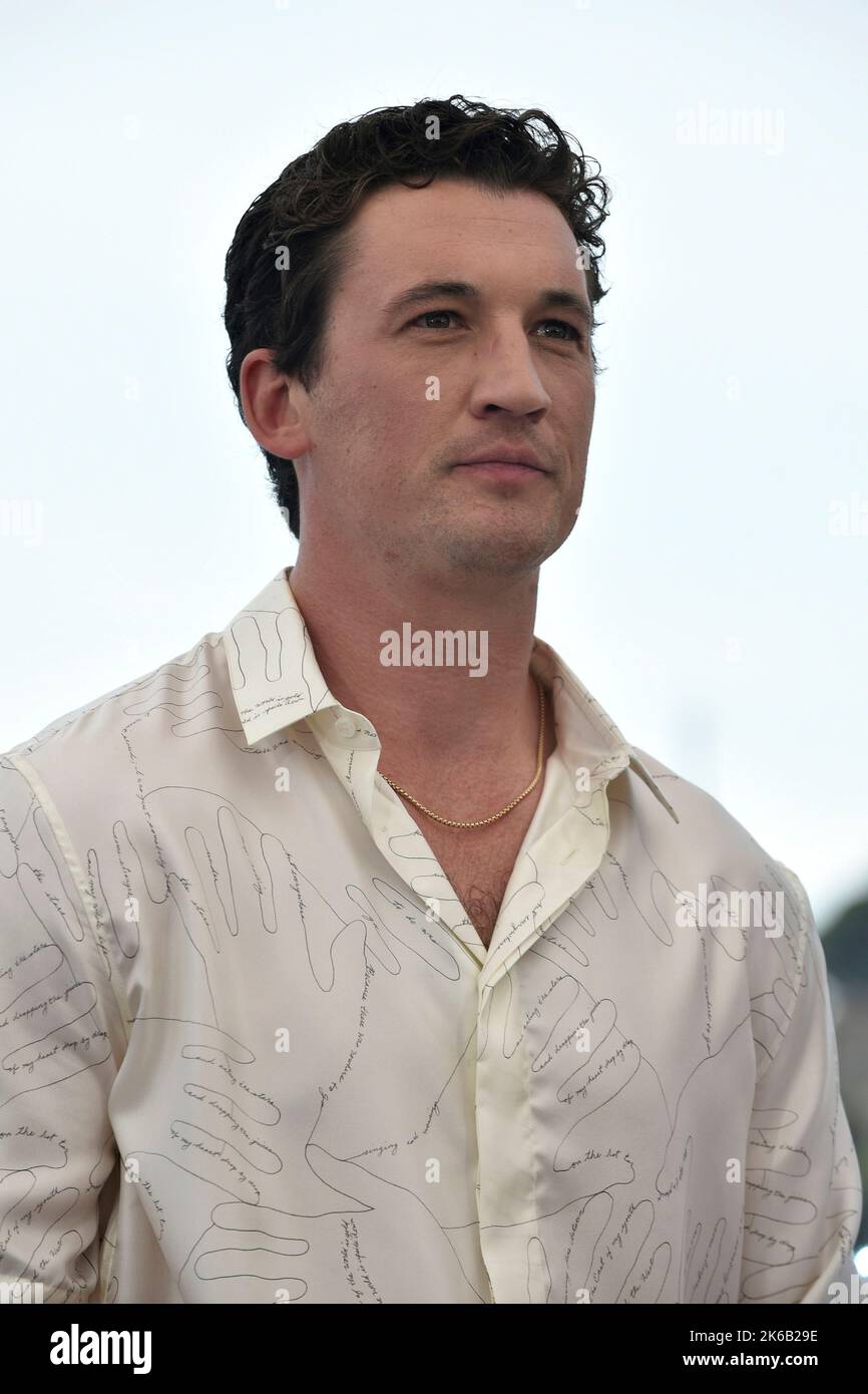 Schauspieler Miles Teller posiert während der Fotoaufnahme des Films „Top Gun: Maverick“ anlässlich der Filmfestspiele von Cannes am 18. Mai 2022 Stockfoto