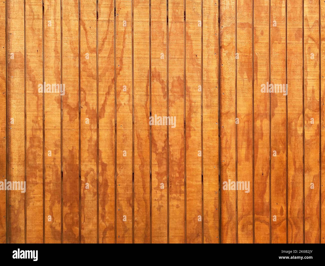 Eine Holzvertäfelung Board aus Holz natürliche Konstruktion Baumaterial Industrie Innen Garage Schuppen Bereich Hausfassade Stockfoto