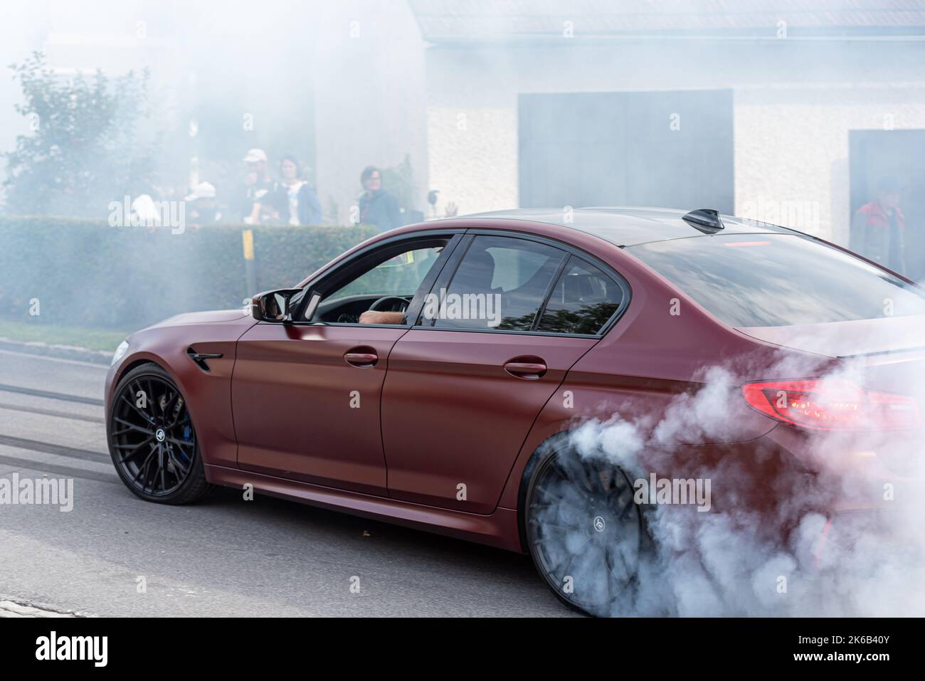 Ein Event für Auto-Liebhaber und Tuner in einem lilenhaften Dorf in der weststeiermark Stockfoto