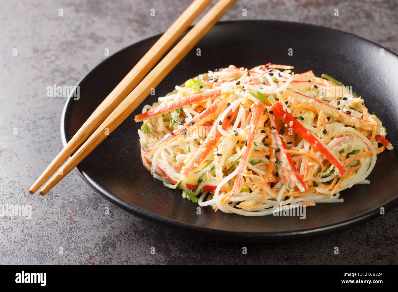 Kani oder Kanikama Salat ist ein japanischer Krabbensalat, der eine ...