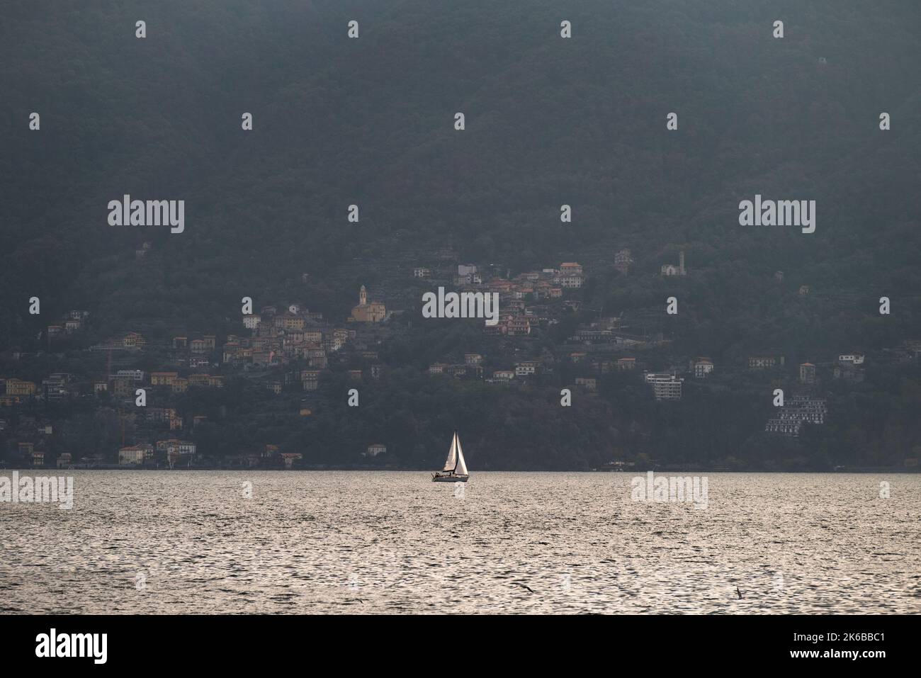 Boot in Comer See Italien Stockfoto