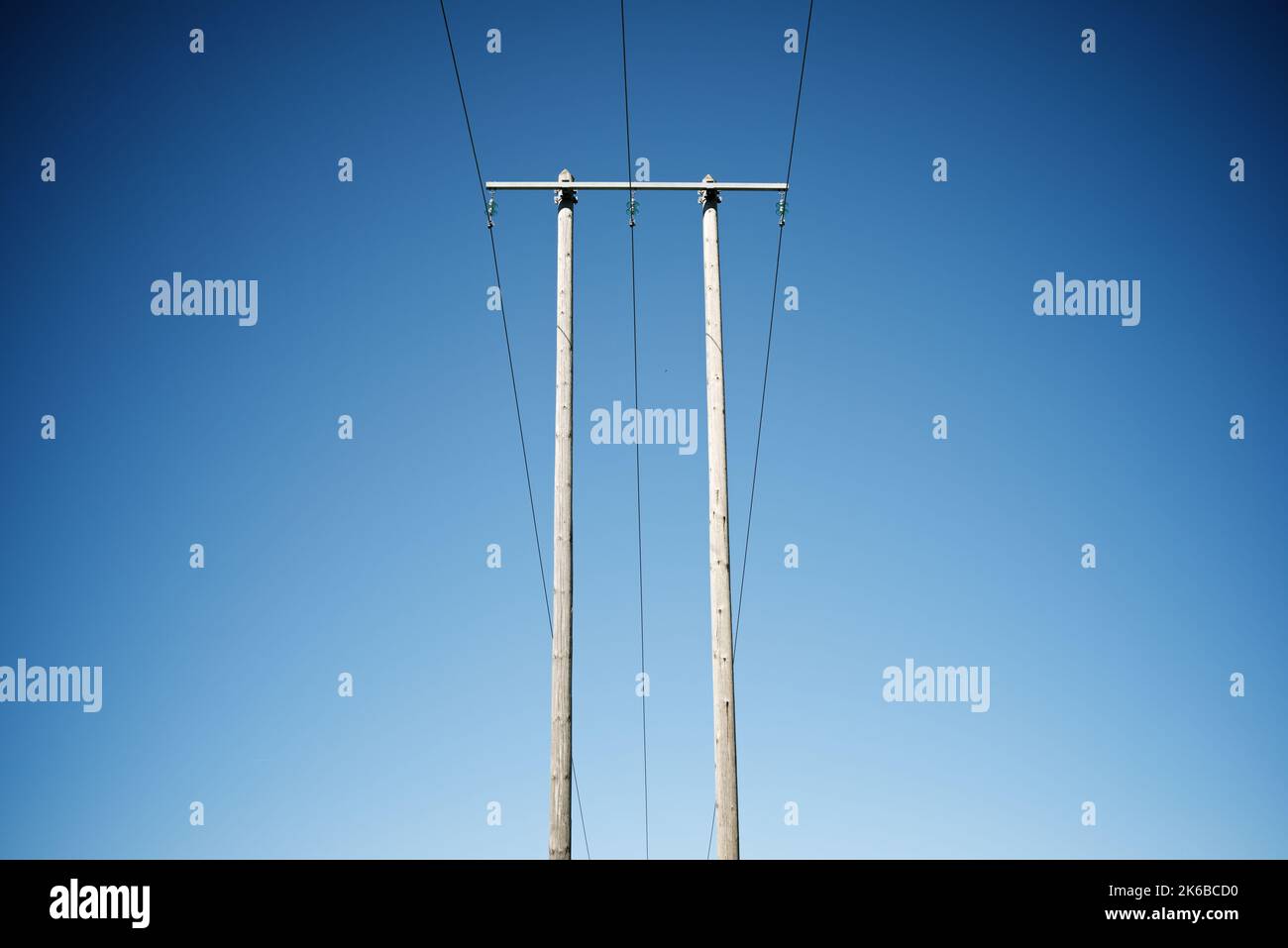 Stromleitung in den Pyrenäen, Frankreich. Stockfoto