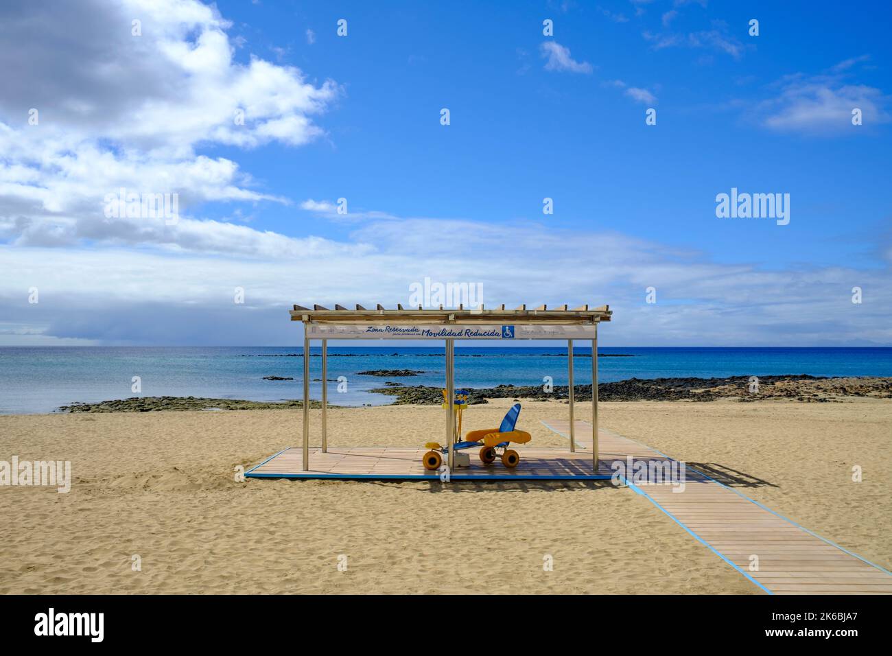 Reservierter Bereich für Behinderte am Strand Stockfoto