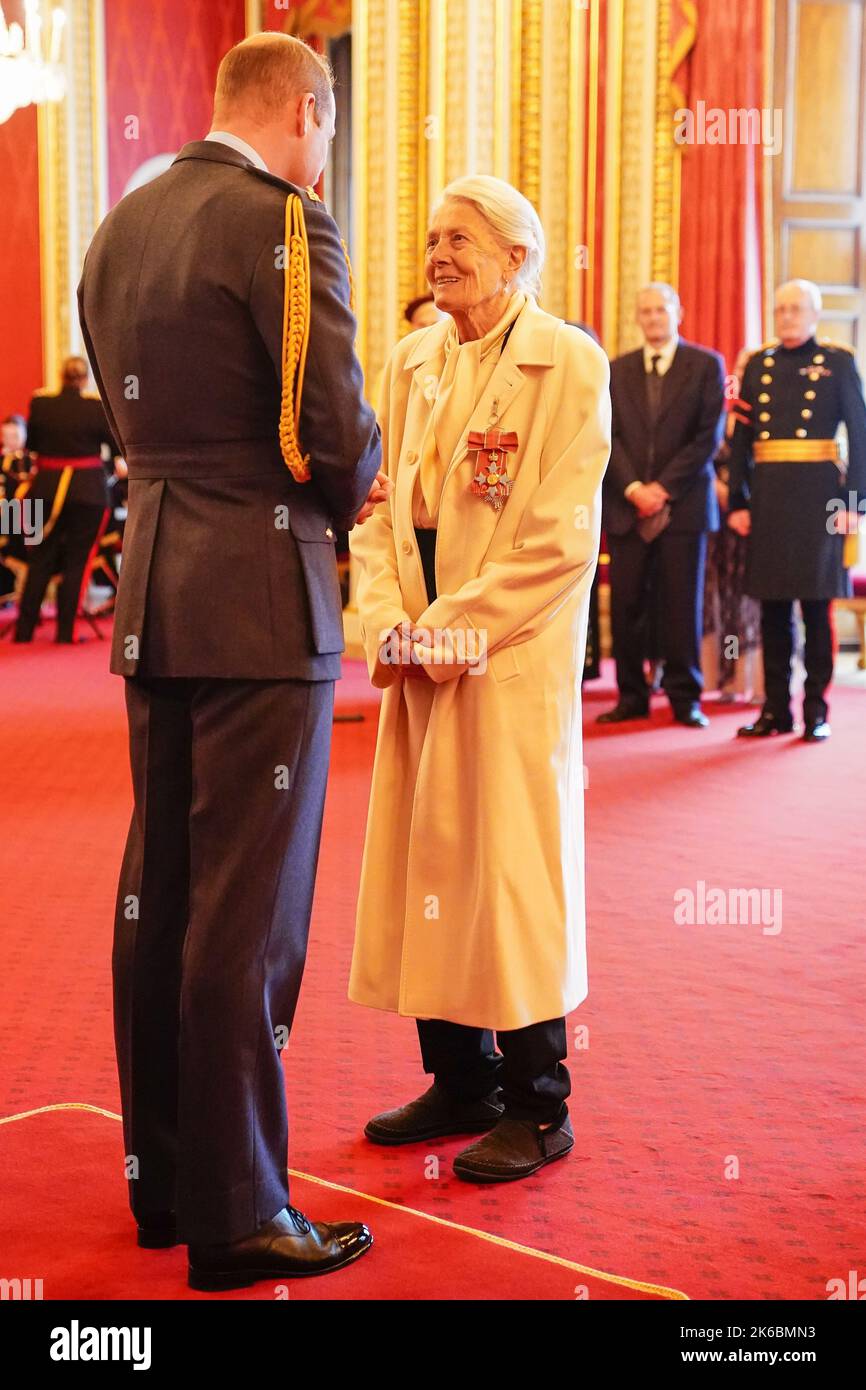 Dame Vanessa Redgrave aus London wird vom Prince of Wales am Buckingham Palace zur Dame Commander des Britischen Imperium ernannt. Bilddatum: Donnerstag, 13. Oktober 2022. Stockfoto