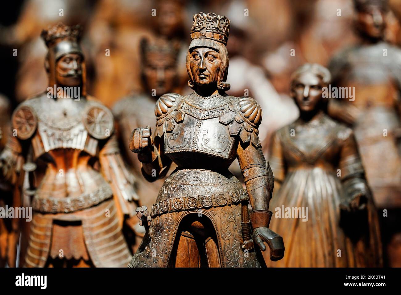 Speyer, Deutschland. 13. Oktober 2022. Figuren aus dem Grabdenkmal Maximilians I. - mit Kaiser Rudolf, Graf von Habsburg, im Zentrum stehend - sind im Historischen Museum der Pfalz in der Ausstellung "die Habsburger im Mittelalter - Aufstieg einer Dynastie" zu sehen. Die Ausstellung mit 200 Leihgaben von 67 Museen wird ab Sonntag (Okt 16) bis 16. April 2023. Quelle: Uwe Anspach/dpa/Alamy Live News Stockfoto