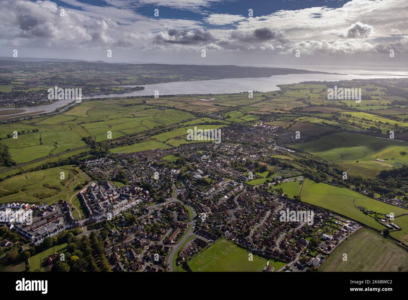 Luftaufnahme von Exminster, Devon mit dem River exe im Hintergrund Stockfoto