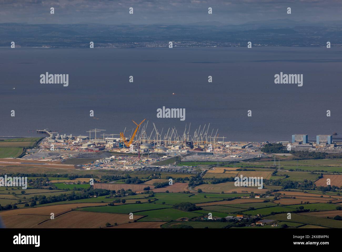 Luftaufnahme der Baustelle des Atomkraftwerks Hinkley Point, das sich am Südufer des Bristol-Kanals 6 Meilen nordwestlich von befindet Stockfoto