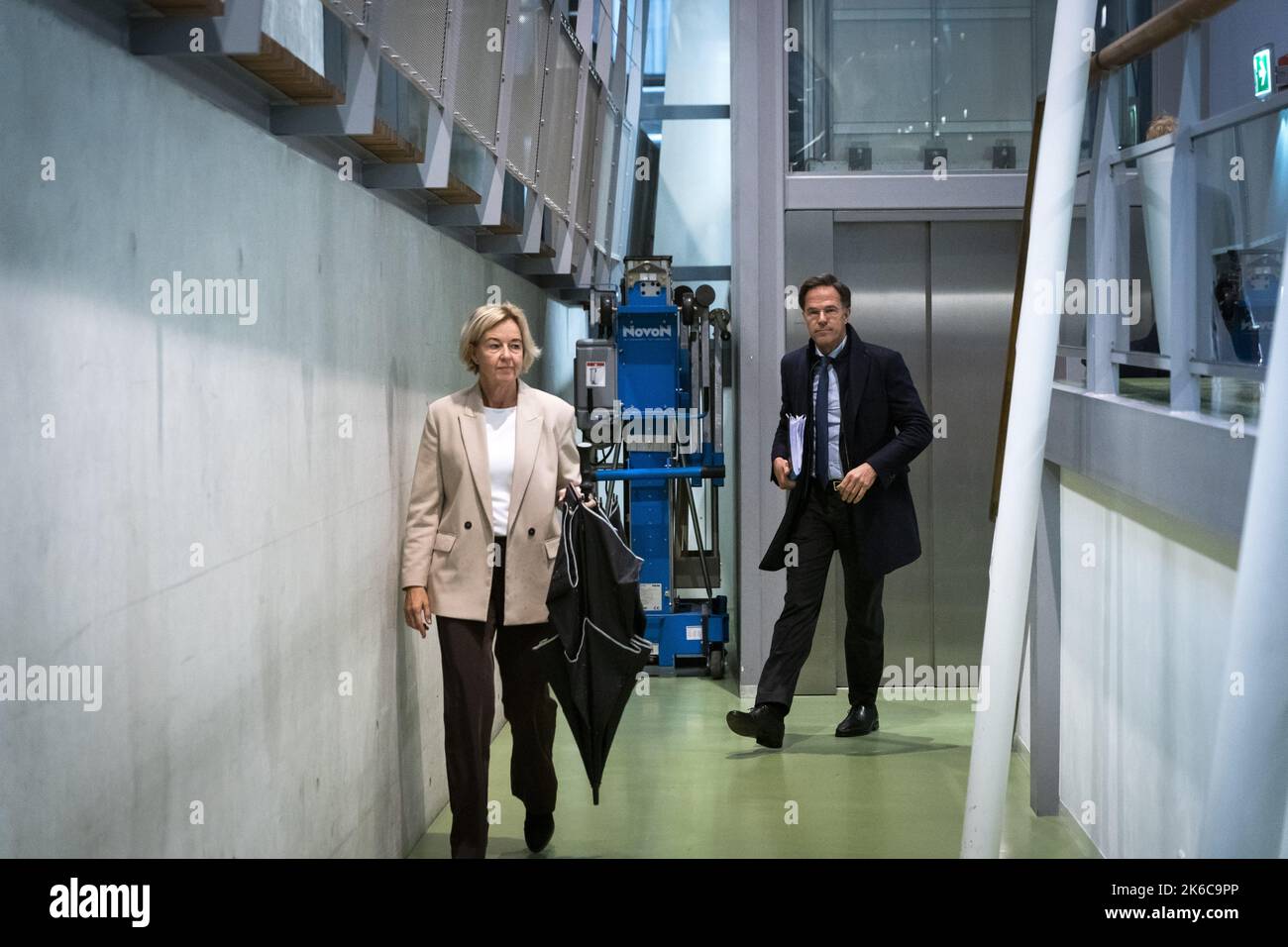 Groningen, Niederlande. 13. Oktober 2022. 2022-10-13 14:02:44 DEN HAAG - Premierminister Mark Rutte (2010-anwesend) in der Untersuchungshalle des Repräsentantenhauses während einer öffentlichen Befragung des parlamentarischen Untersuchungsausschusses für die Erdgasförderung in Groningen. ANP JEROEN JUMELET netherlands Out - belgium Out Credit: ANP/Alamy Live News Stockfoto