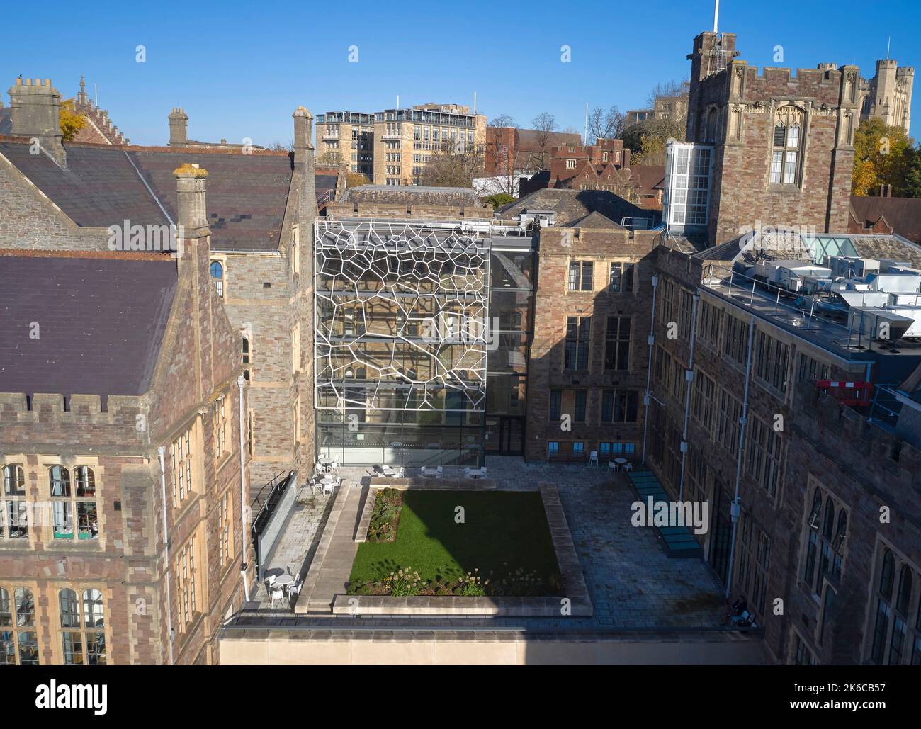 Obere Außenansicht. University of Bristol: Fry Building, Bristol, Großbritannien. Architekt: Wilkinson Eyre Architects, 2020. Stockfoto