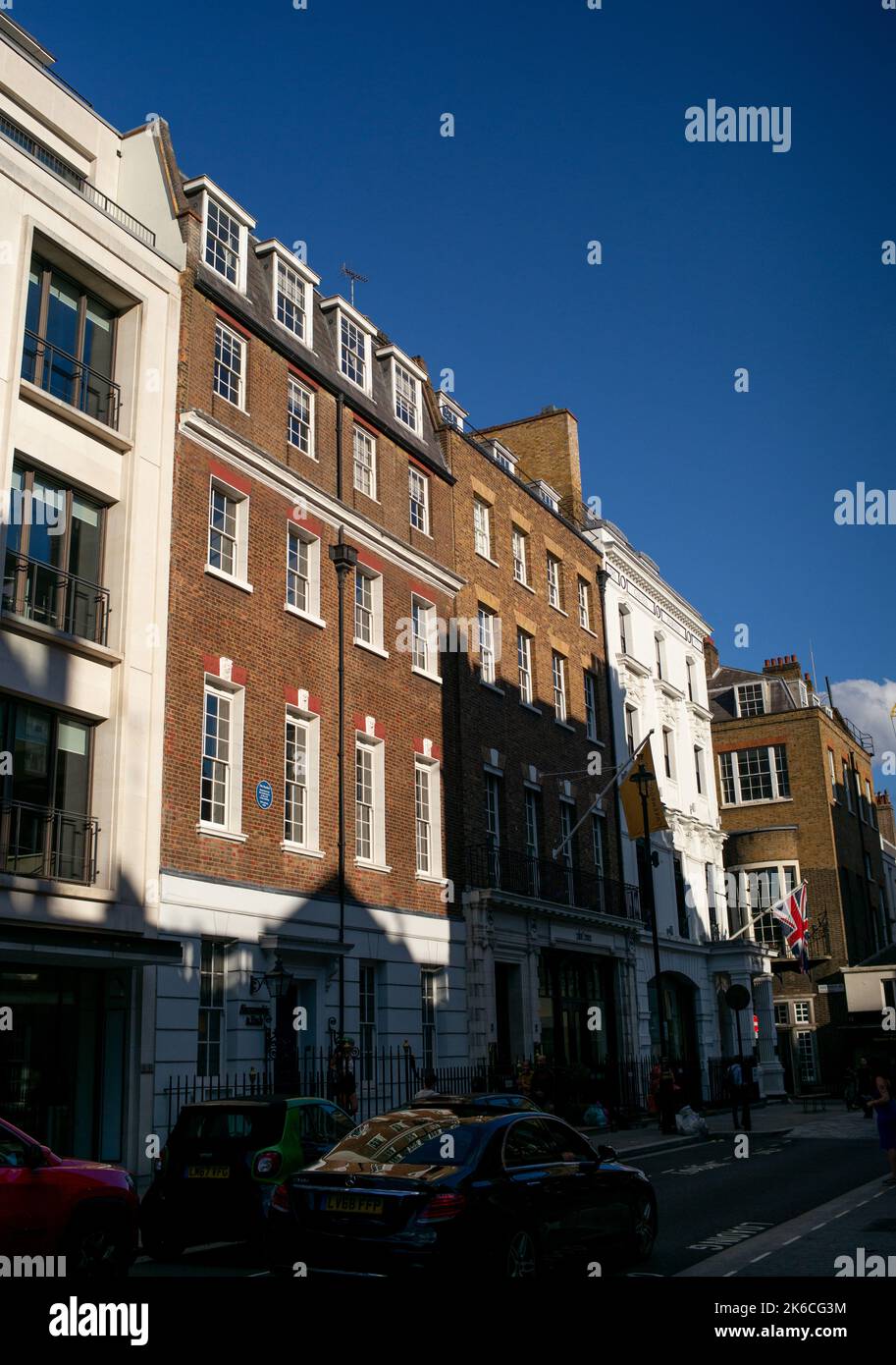 Nummer 3 Savile Row London, berühmt für den Ort, an dem die Beatles Get Back ein Live-Konzert auf dem Dach aufgenommen haben, und das ehemalige Hauptquartier der Apple Company. Stockfoto