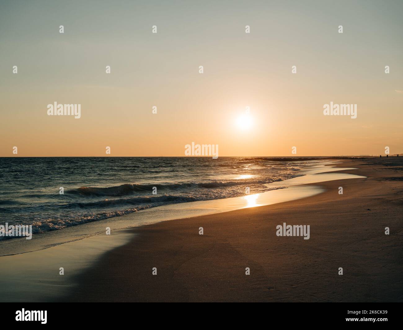 Sonnenuntergang über dem Atlantik, Long Beach, New York Stockfoto