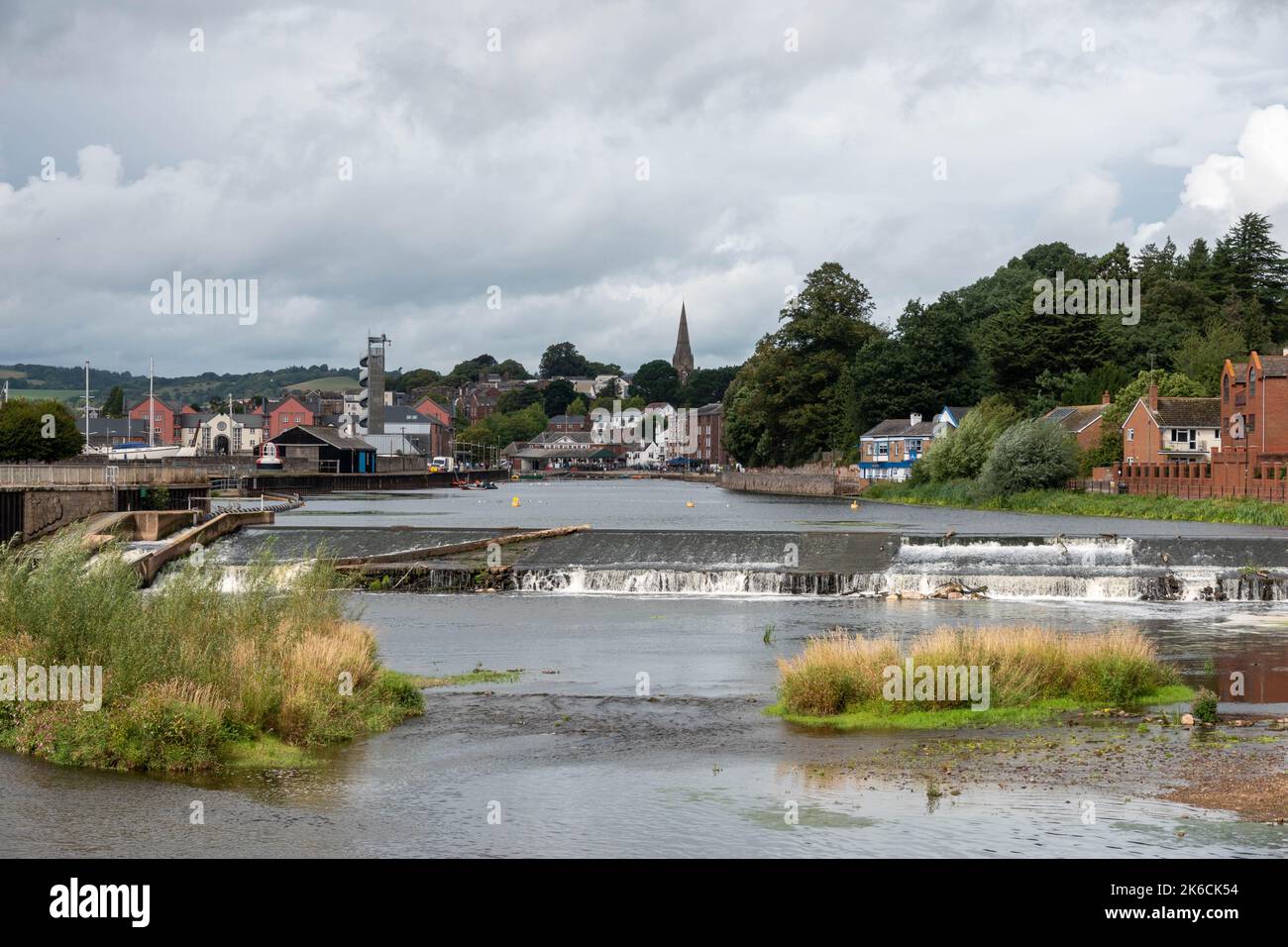 Trews Weir der Exeter-Schiffskanal Devon England eine der ältesten künstlichen Wasserstraßen Großbritanniens Stockfoto