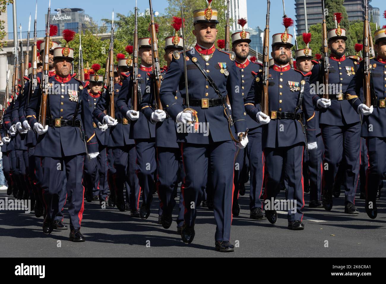 Eine Militärparade zum Gedenken an den Hispanic Day und die spanischen Streitkräfte Stockfoto