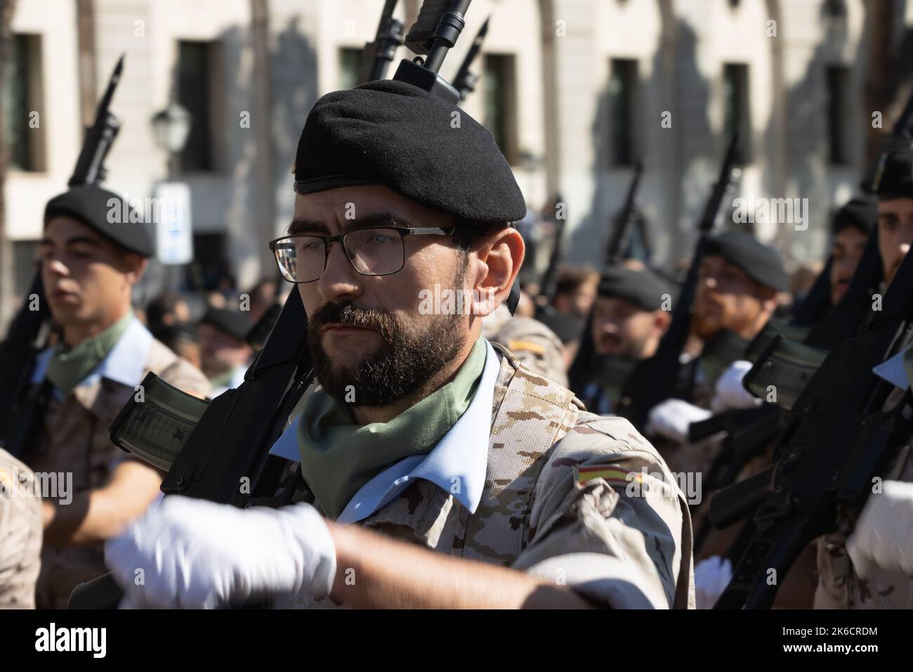 Eine Militärparade zum Gedenken an den Hispanic Day und die spanischen Streitkräfte Stockfoto