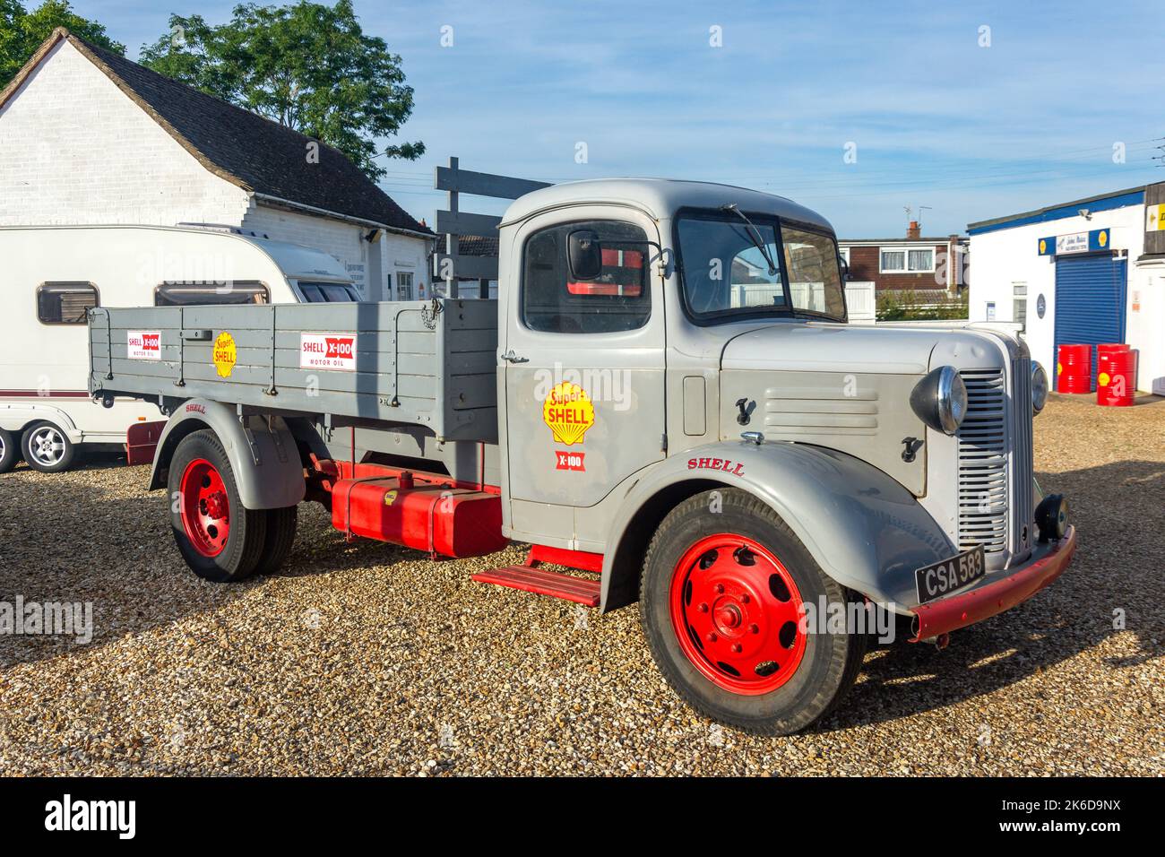 Classic Austin K4 Truck in John's Motors Classic Car Garage, Watling Street East, Towcester, Northamptonshire, England, Vereinigtes Königreich Stockfoto